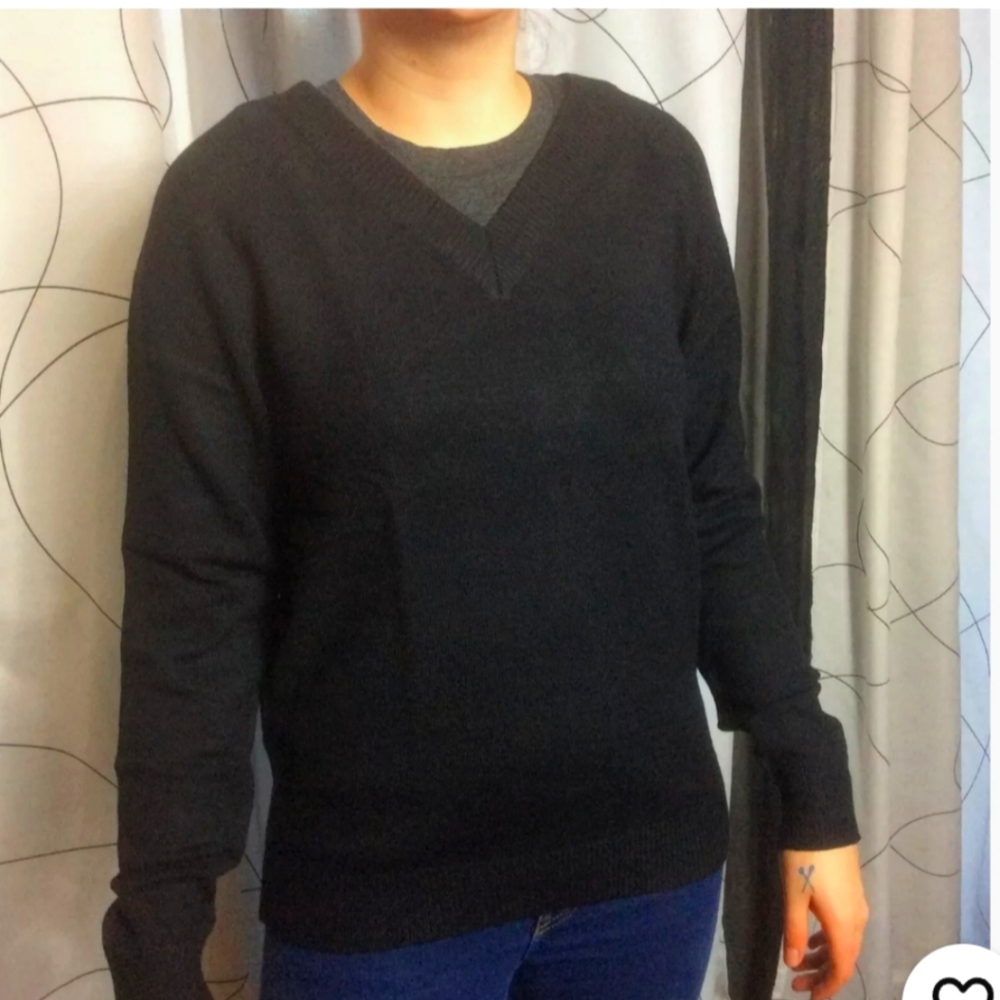 NEW Pullover Sweater V Neck Black Long Sleeve Size M